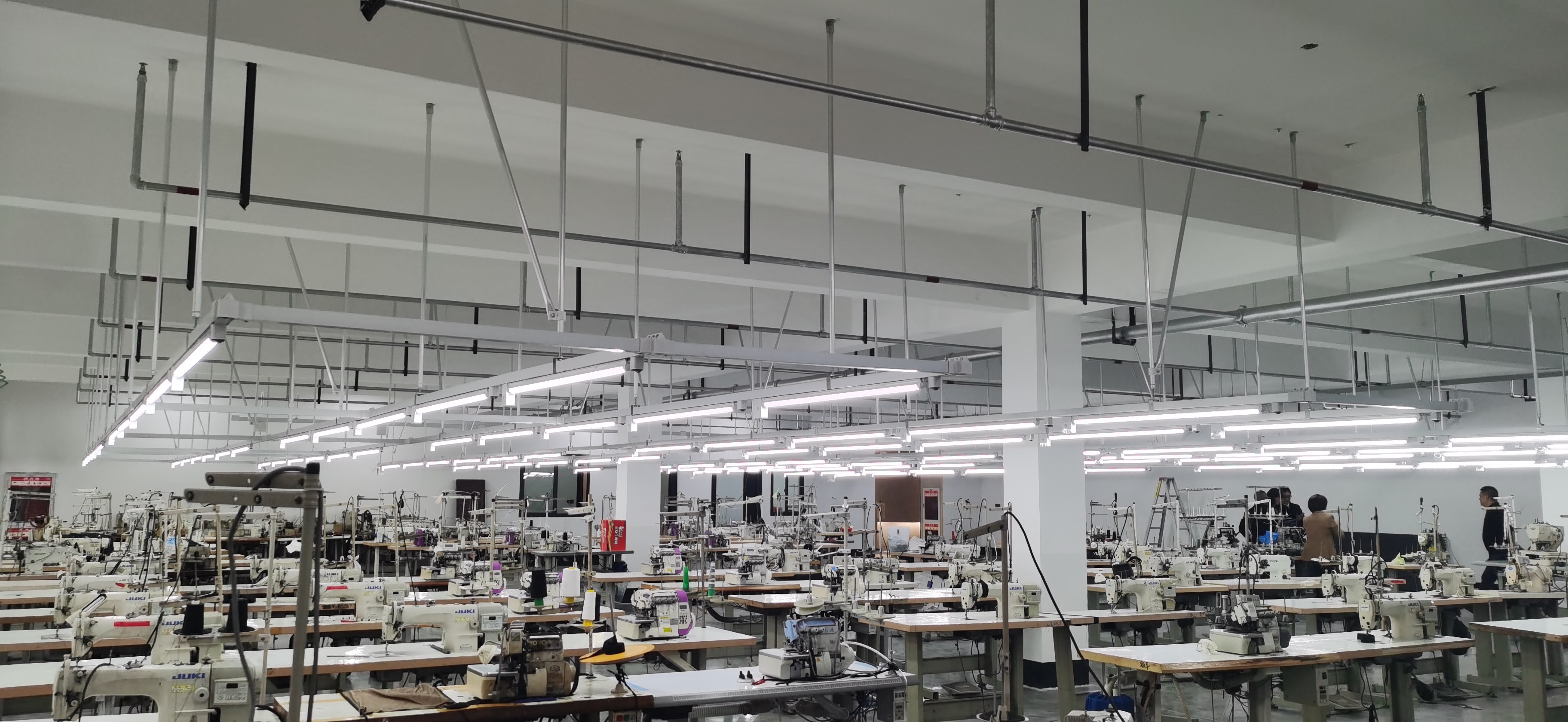 Enhancing Efficiency in Assembly Workshops with Advanced Lighting Busway Systems